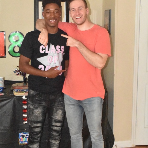 I love women. No cap. Sneaker head. I sell shoes. - Picture 6 of 7